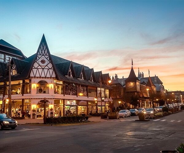 gramado-arquitetura-por-do-sol-rs-brasil-671389831